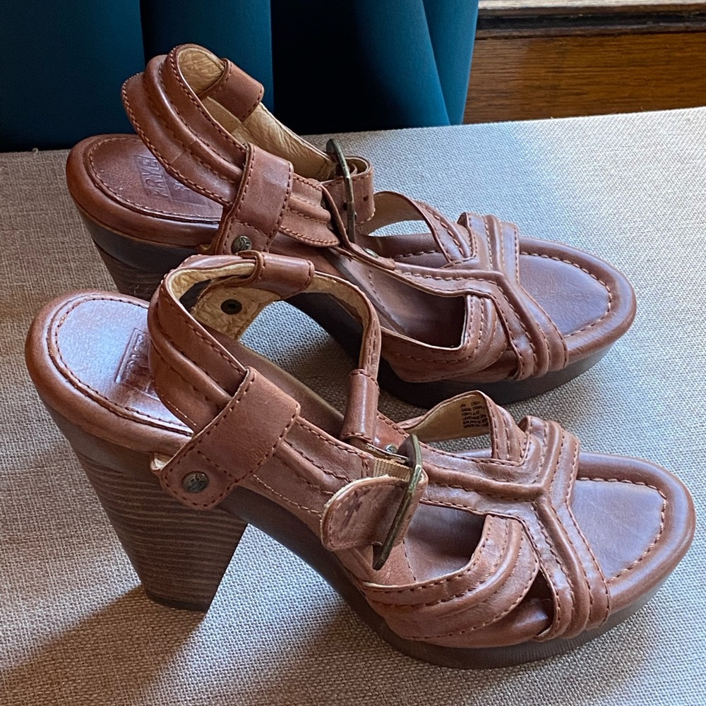 Frye Sage Trapunto Sandals